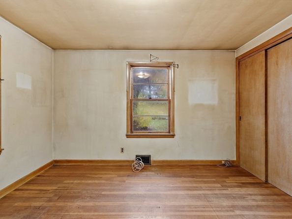70 Ken Dr, Gardner MA 01440