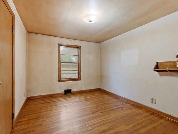 70 Ken Dr, Gardner MA 01440