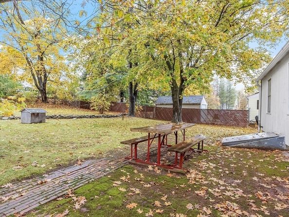 70 Ken Dr, Gardner MA 01440