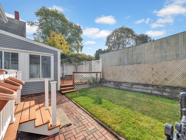7 Harold Ave, Gloucester MA 01930