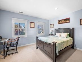 33 Pleasant St 33, Manchester MA 01944