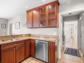 33 Pleasant St 33, Manchester MA 01944