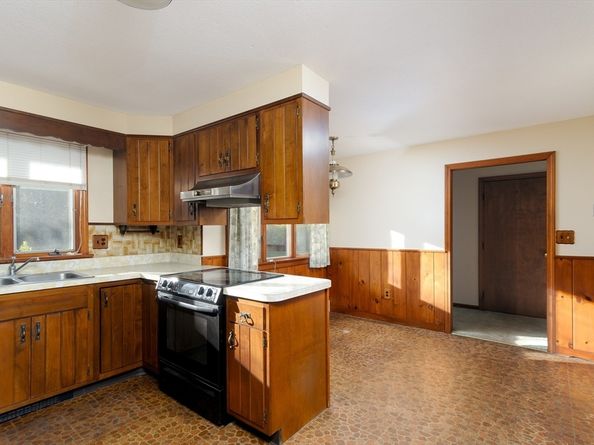 85 Marsh Rd, Barre MA 01005