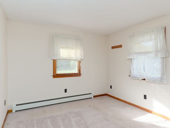 85 Marsh Rd, Barre MA 01005
