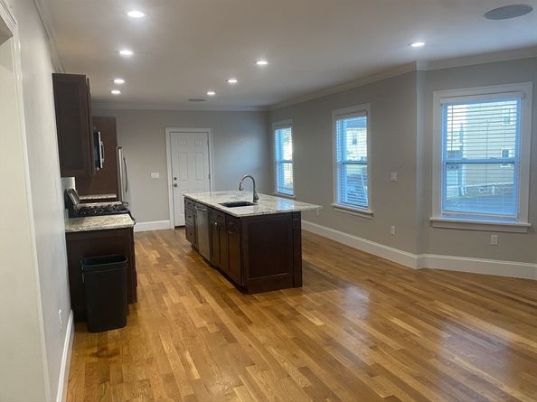 51 Ocean Ave, Salem MA 01970