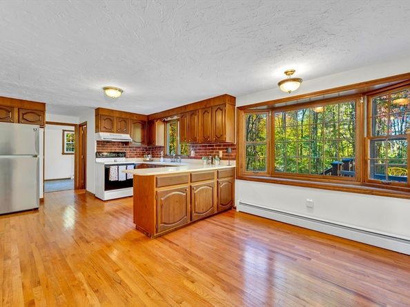 19 James Road, Sterling MA 01564