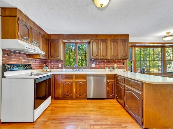 19 James Road, Sterling MA 01564