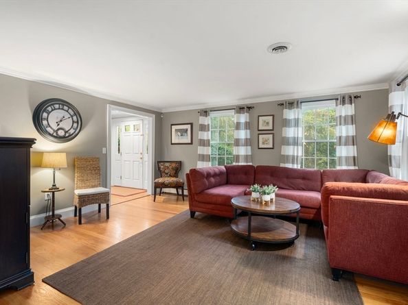 14 Harding Street, Medfield MA 02052
