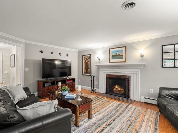 14 Harding Street, Medfield MA 02052