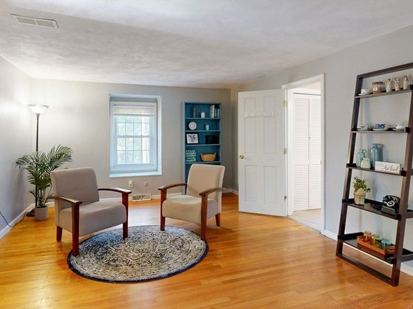 80 West St, Medfield MA 02052