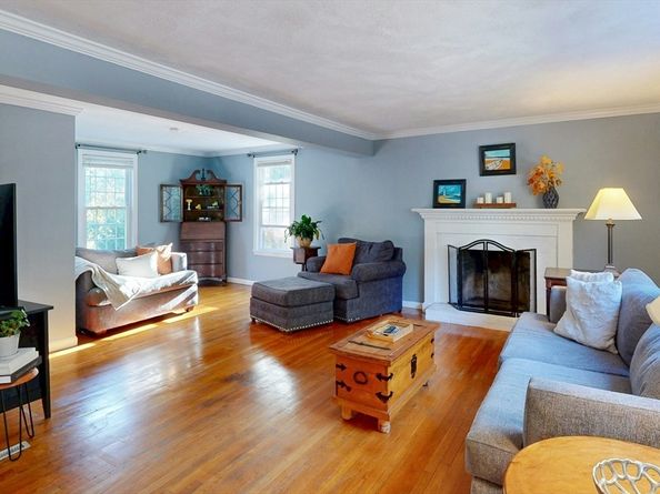 80 West St, Medfield MA 02052