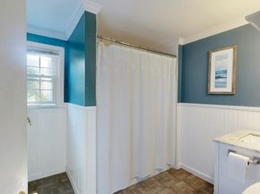 80 West St, Medfield MA 02052