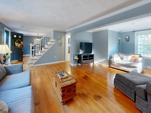 80 West St, Medfield MA 02052