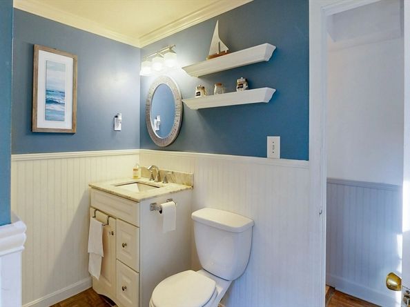 80 West St, Medfield MA 02052