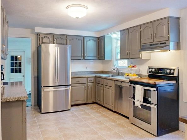 80 West St, Medfield MA 02052
