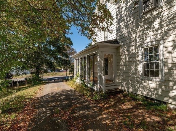 98 Main St, Wenham MA 01984