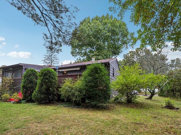 137 Peregrine Rd, Abington MA 02351