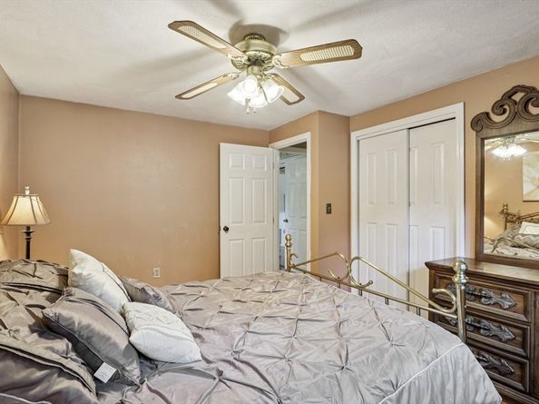 137 Peregrine Rd, Abington MA 02351