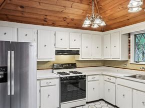 137 Peregrine Rd, Abington MA 02351