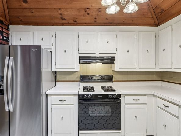 137 Peregrine Rd, Abington MA 02351