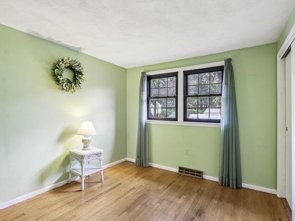 137 Peregrine Rd, Abington MA 02351