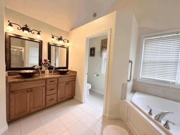 47 Preservation Ln, Holden MA 01520