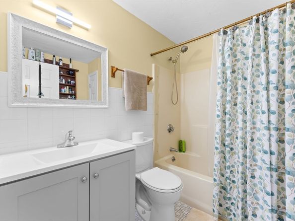 902 Irving Rd 902, Randolph MA 02368