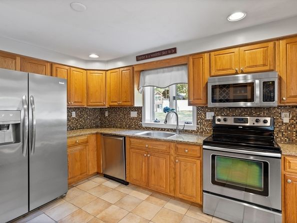 4 Powers Rd, Littleton MA 01460