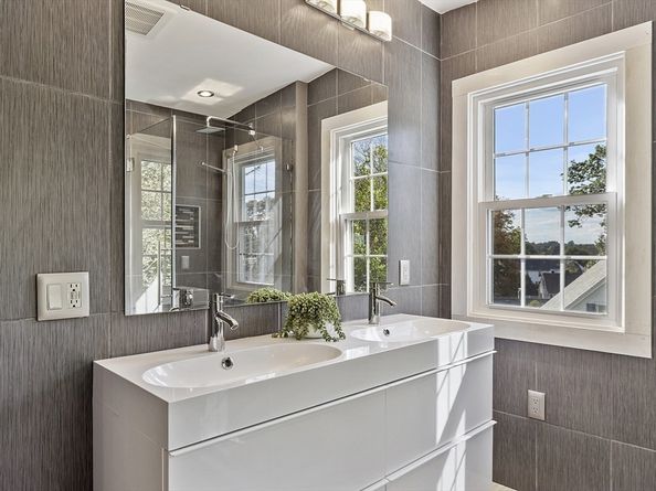 12 Powder House Road Ext, Medford MA 02155