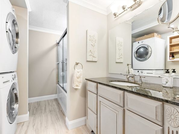 66 Pleasant St 16, Oxford MA 01537