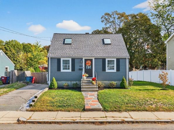 303 Pleasant St, Melrose MA 02176