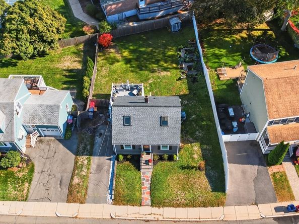 303 Pleasant St, Melrose MA 02176