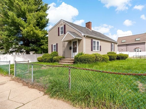60 Lynn St, Peabody MA 01960