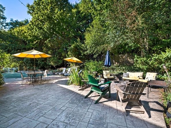 17 Topsfield Rd, Wenham MA 01984