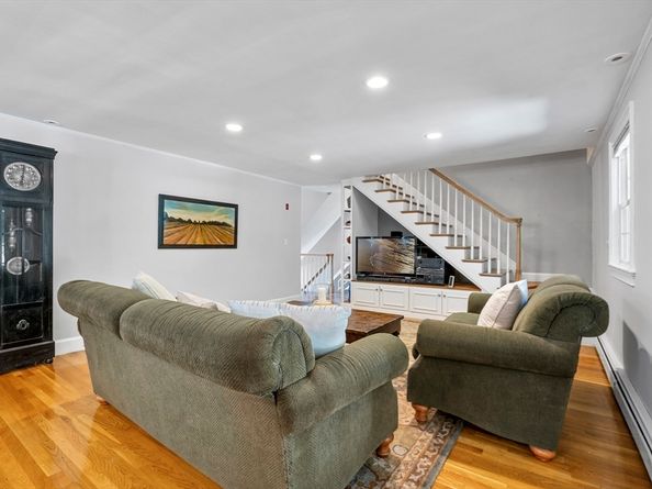 17 Topsfield Rd, Wenham MA 01984