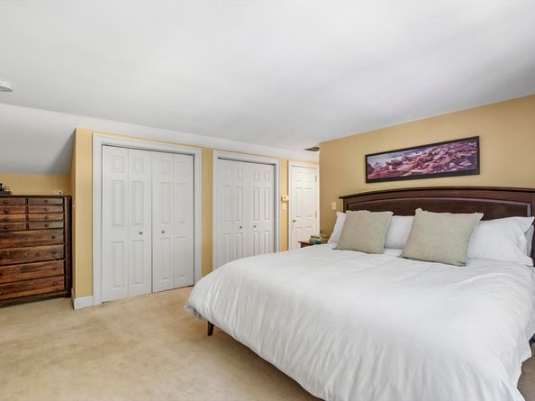 17 Topsfield Rd, Wenham MA 01984