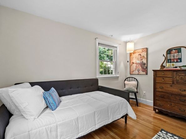 17 Topsfield Rd, Wenham MA 01984