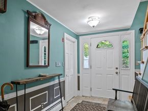 17 Topsfield Rd, Wenham MA 01984