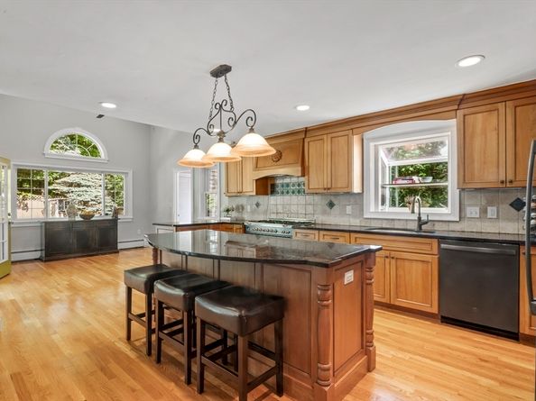 17 Topsfield Rd, Wenham MA 01984