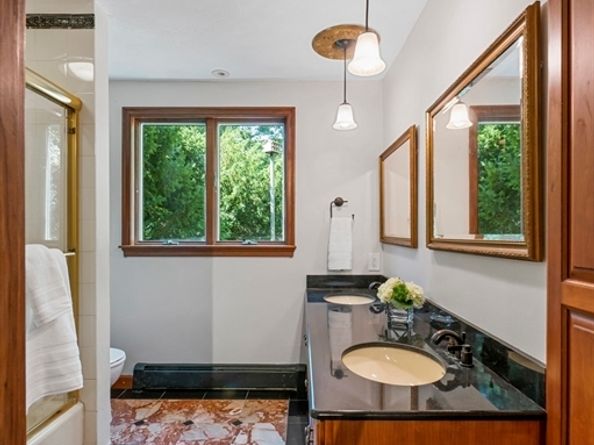 17 Topsfield Rd, Wenham MA 01984