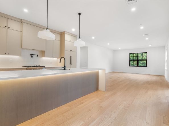 33 Pearl St. 4, Boston MA 02125