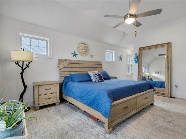 9 Titicut Ave, Bridgewater MA 02324