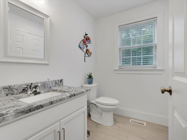 9 Titicut Ave, Bridgewater MA 02324