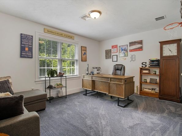 9 Titicut Ave, Bridgewater MA 02324