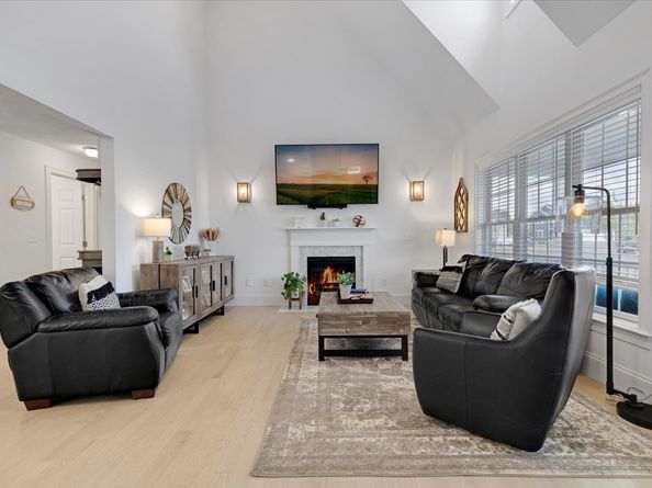 9 Titicut Ave, Bridgewater MA 02324