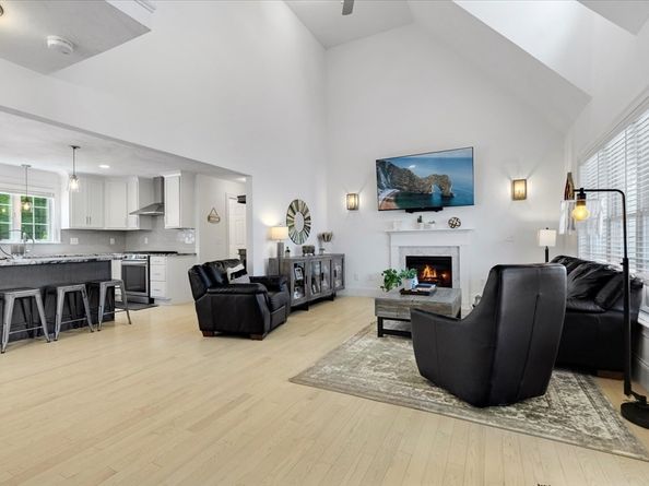 9 Titicut Ave, Bridgewater MA 02324