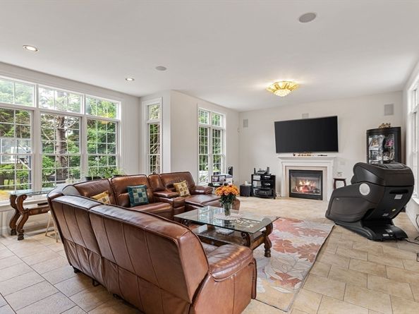 6 Ashley Court, Lynnfield MA 01940