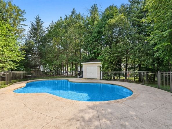 6 Ashley Court, Lynnfield MA 01940