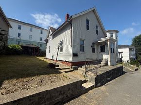 64 Suffolk St, Worcester MA 01604
