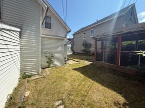 64 Suffolk St, Worcester MA 01604